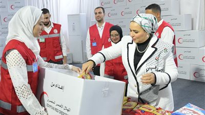 صرح عظيم.. انتصار السيسي بعد تفقدها الهلال الأحمر: ملحمة إنسانية متكاملة لدعم غزة 