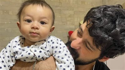 بعد استغاثة والديه.. وفاة الصغير زين بعد صراع مع مرض كاربيه المميت