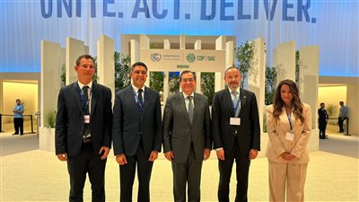 قبل تنفيذ مشروع لاستغلال الطاقة.. وزير البترول يناقش إنتاج الأسفلت من الغازات الدفيئة