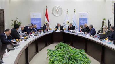 وزير التعليم العالي يترأس جلسة حوارية لمناقشة اللائحة الداخلية لجامعة بنها الأهلية