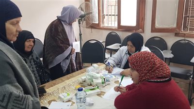 الكشف على 292 حالة بالقوافل الطبية في قرى كفر شكر بالقليوبية