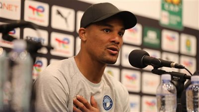 فخري لاكاي: نسعى للفوز على صن داونز ولا أعلم سبب استبعادي من منتخب جنوب إفريقيا