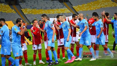 نتيجة مباراة الأهلي وشباب بلوزداد.. التعادل السلبي يحسم الشوط الأول