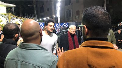 الفنان أحمد صفوت يشارك في عزاء شقيق أحمد حلمى ببنها