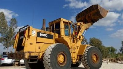 دهسًا أسفل عجلات لودر.. تفاصيل مصرع حداد مسلح في سوهاج | بث مباشر 