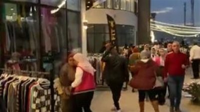 الجاكيت بـ 100 جنيه.. زحام شديد على سوق الملابس المستوردة ببورسعيد| بث مباشر 