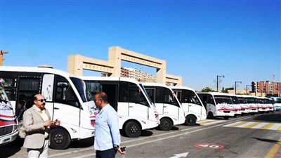 محافظ أسوان يتفقد اصطفاف المركبات المشاركة في خدمة المواطنين لتسهيل الإدلاء بأصواتهم باللجان الانتخابية