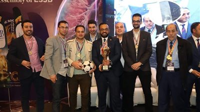 قسم الأمراض الصدرية بطب الأزهر يفوز بالمركز الأول على الجامعات المصرية ويحصل على الكأس والميدالية الذهبية 