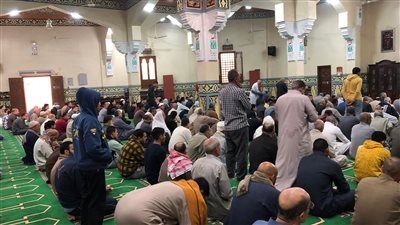 الجميع بيدعيله.. أهالي طنان يتوافدون للمشاركة بجنازة المبتهل ضياء الناظر بمسقط رأسه في القليوبية 