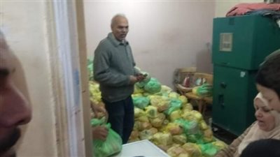 لرفع العبء عن المواطن.. توزيع 10 آلاف كرتونة مواد غذائية بمركزين في المنيا