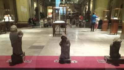 المتحف المصري بالتحرير يعرض 3 تماثيل صغيرة لأشخاص من ذوي الهمم | صور 