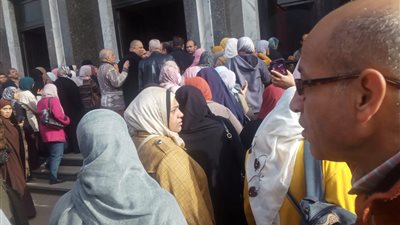 واقفين طوابير.. حشود من السيدات والشباب للمشاركة في انتخابات الرئاسة بالقليوبية |صور
