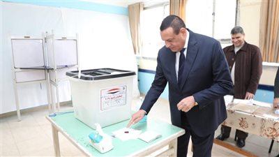  وزير التنمية المحلية يدلي بصوته في الانتخابات الرئاسية بمدينة نصر