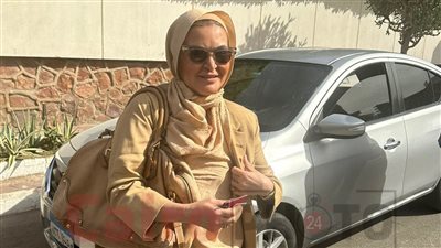 بالحجاب والنظارة.. سحر نصر تدلي بصوتها في الانتخابات الرئاسية 2024