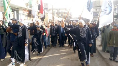 بأعلام مصر.. مئات المواطنين في مسيرة حاشدة للإدلاء بأصواتهم في الانتخابات الرئاسية بالمنيا