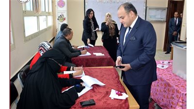 وزير الصناعة يدلي بصوته في الانتخابات الرئاسية بـ6 أكتوبر 