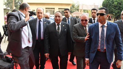 رئيس هيئة قضايا الدولة المستشار مسعد الفخراني يدلي بصوته في الانتخابات: واجب وطني | صور