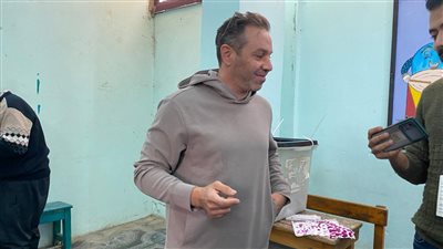 حازم إمام عن دفاع منتخب مصر: هناك أمر غير طبيعي داخل الفريق