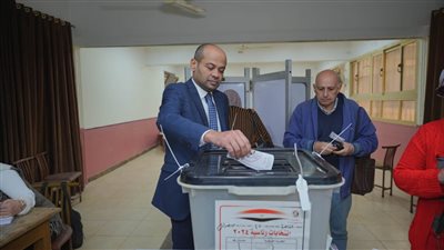 رئيس البورصة يدلي بصوته في الانتخابات الرئاسية 2024 
