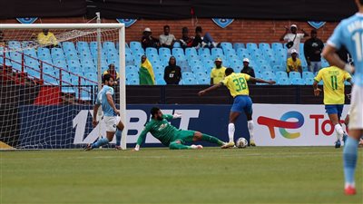 نتيجة مباراة صن داونز وبيراميدز.. السماوي يخطف نقطة بـ 10 لاعبين