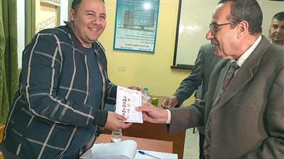 محافظ شمال سيناء يدلي بصوته في الانتخابات الرئاسية بالعريش