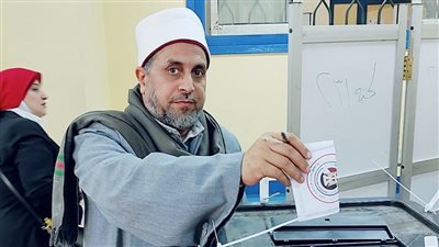رئيس منطقة الشرقية الأزهرية يُدلي بصوته في الانتخابات الرئاسية: النزول فريضة وواجب