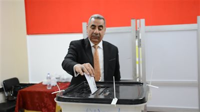 رئيس مصلحة الضرائب المصرية يدلي بصوته في انتخابات الرئاسة 2024