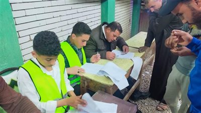 متطوعو مراكز شباب كفر الشيخ يستقبلون الناخبين للتصويت في ثاني أيام السباق الرئاسي 