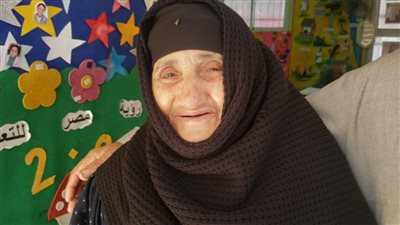 الحاجة فايقة ابنة عم المشير أبو غزالة: جيت أنتخب السيسي عشان بحبه