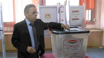 نقيب الأطباء يدلي بصوته في الانتخابات الرئاسية