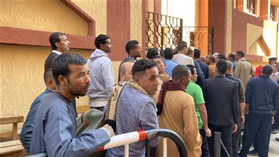 مع الساعات الأولى لفتح اللجان.. إقبال كثيف على لجنة الوافدين بالأقصر