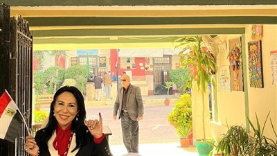 الكاتبة سماح أبو بكر عزت تدلي بصوتها في الانتخابات الرئاسية 2024