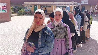 إقبال كبير لطلاب جامعة بنها على المشاركة في الانتخابات الرئاسية|صور