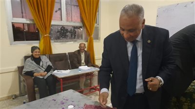 رئيس هيئة الرقابة الإدارية السابق يدلي بصوته في الانتخابات الرئاسية 2024 | صور 