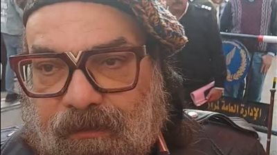 الفنان نادر أبو الليف يدلي بصوته في الانتخابات الرئاسية: صوتي للسيسي وربنا يعينه على الحمل اللي فوق كتافه|بث مباشر