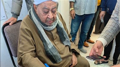 آل الطيب في اللجان.. شقيق شيخ الأزهر وعائلتة يصوتون في الانتخابات بالأقصر 