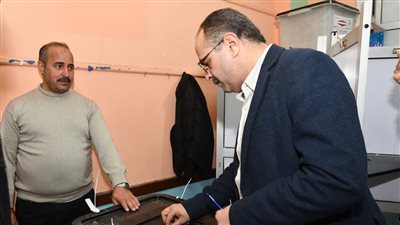 رئيس شركة المقاولون العرب يدلي بصوته في الانتخابات الرئاسية 2024