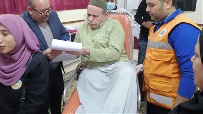 إسعاف الغربية تنقل مسنا من منزله للتصويت في الانتخابات الرئاسية 