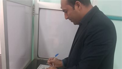 ثابت الشرقاوي يدلي بصوته.. ويشيد بتنظيم الانتخابات الرئاسية على مستوى سوهاج