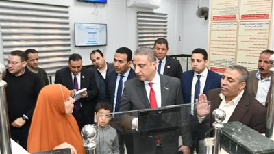 محافظ الفيوم يتابع انتظام سير العملية الانتخابية بمختلف اللجان