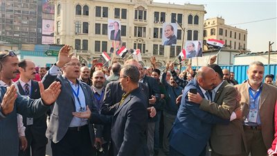 قبل انتهاء موعد الاقتراع.. مشاركة كبيرة لقيادات وعمال السكة الحديد بالانتخابات الرئاسية │صور