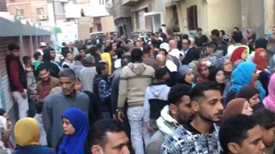 واقفين طوابير.. إقبال كبير من الناخبين على لجان الاقتراع بالقليوبية | بث مباشر 