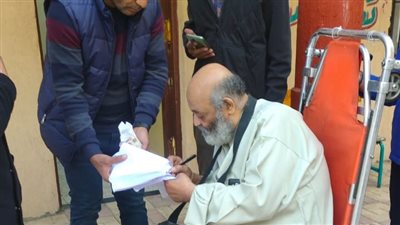 نقل مواطن من ذوي الهمم بالإسعاف للإدلاء بصوته في الانتخابات الرئاسية بالقليوبية| صور 