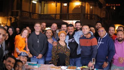 أسرة مسلسل حق عرب يحتفلون بعيد ميلاد أحمد العوضي