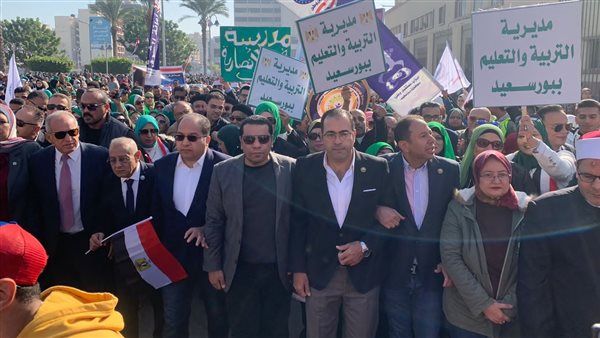 مسيرة حاشدة بشوارع