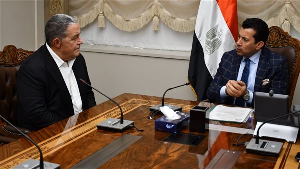 وزير الرياضة مع ياسين