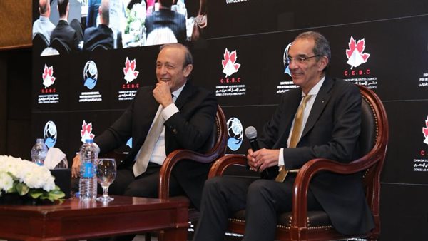 وزير الاتصالات خلال