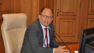 بعد إشهار النادي.. رئيس جامعة حلوان يوجه بإنشاء شركة للخدمات الرياضية بالجامعات 
