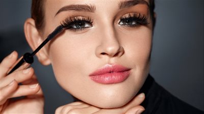 في ظل الرطوبة المرتفعة.. نصائح للنساء لتحضير بشرتك لوضع المكياج