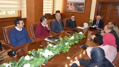 مشروعات قومية وخدمية.. محافظ بورسعيد يناقش استعدادات المحافظة لاستقبال أعياد النصر